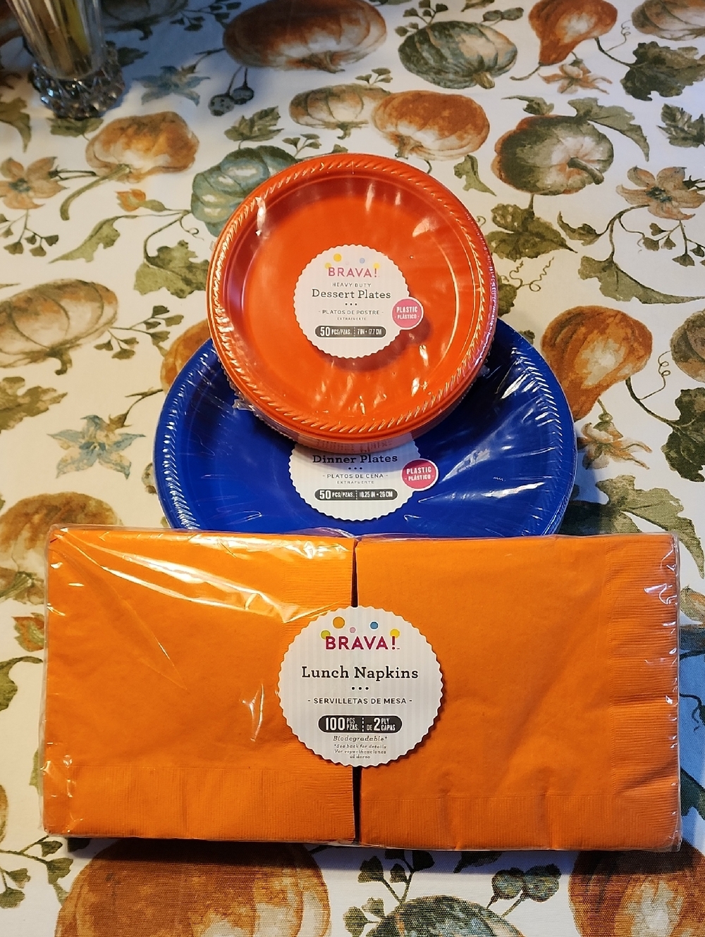 Disposible Tableware NIP Plates And Napkins